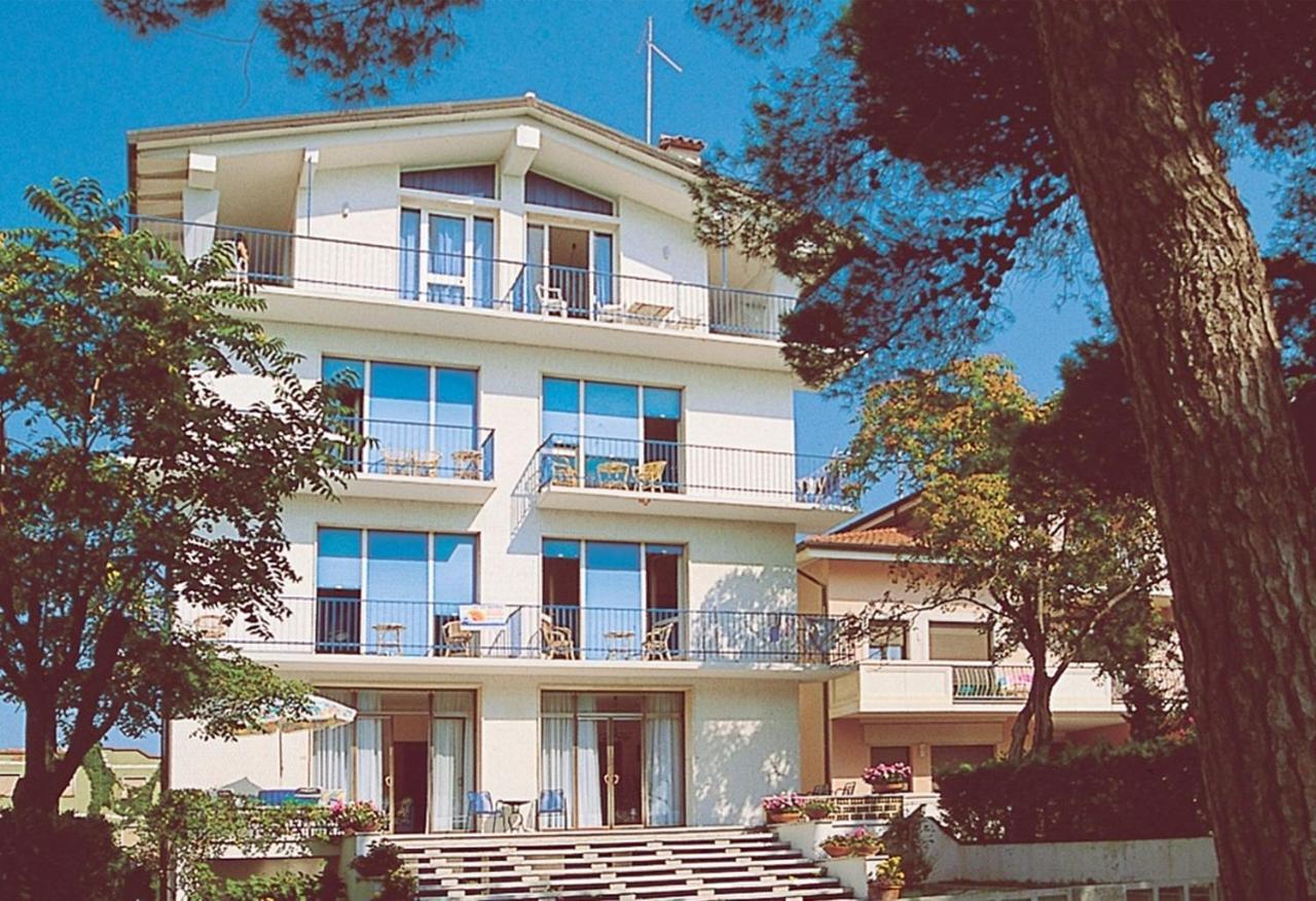 Appartamenti Dal Moro Lignano Sabbiadoro Exterior foto